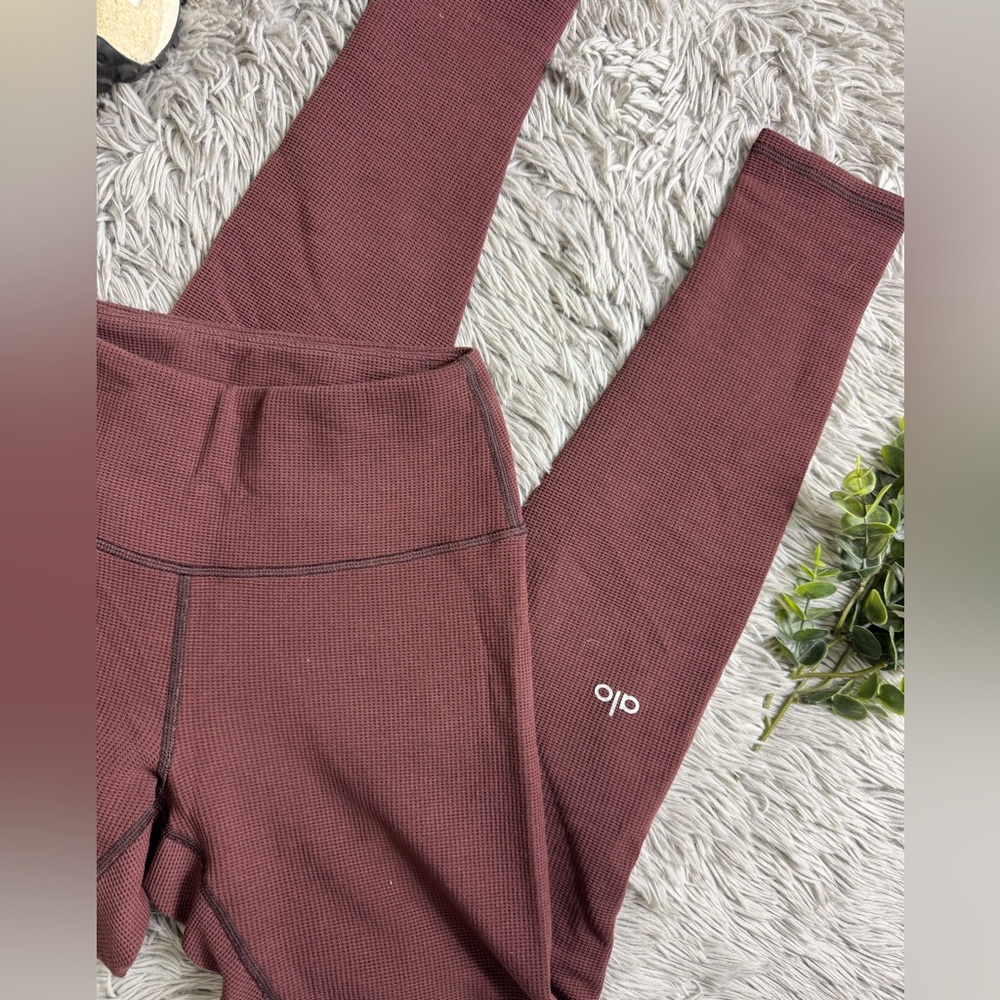 Alo Yoga Micro Waffle Knit Lowkey Leggings in Cherry Cola size xxs